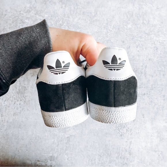 Adidas Black Gazelle Round Toe Sneaker Size 7 - Picture 5 of 5